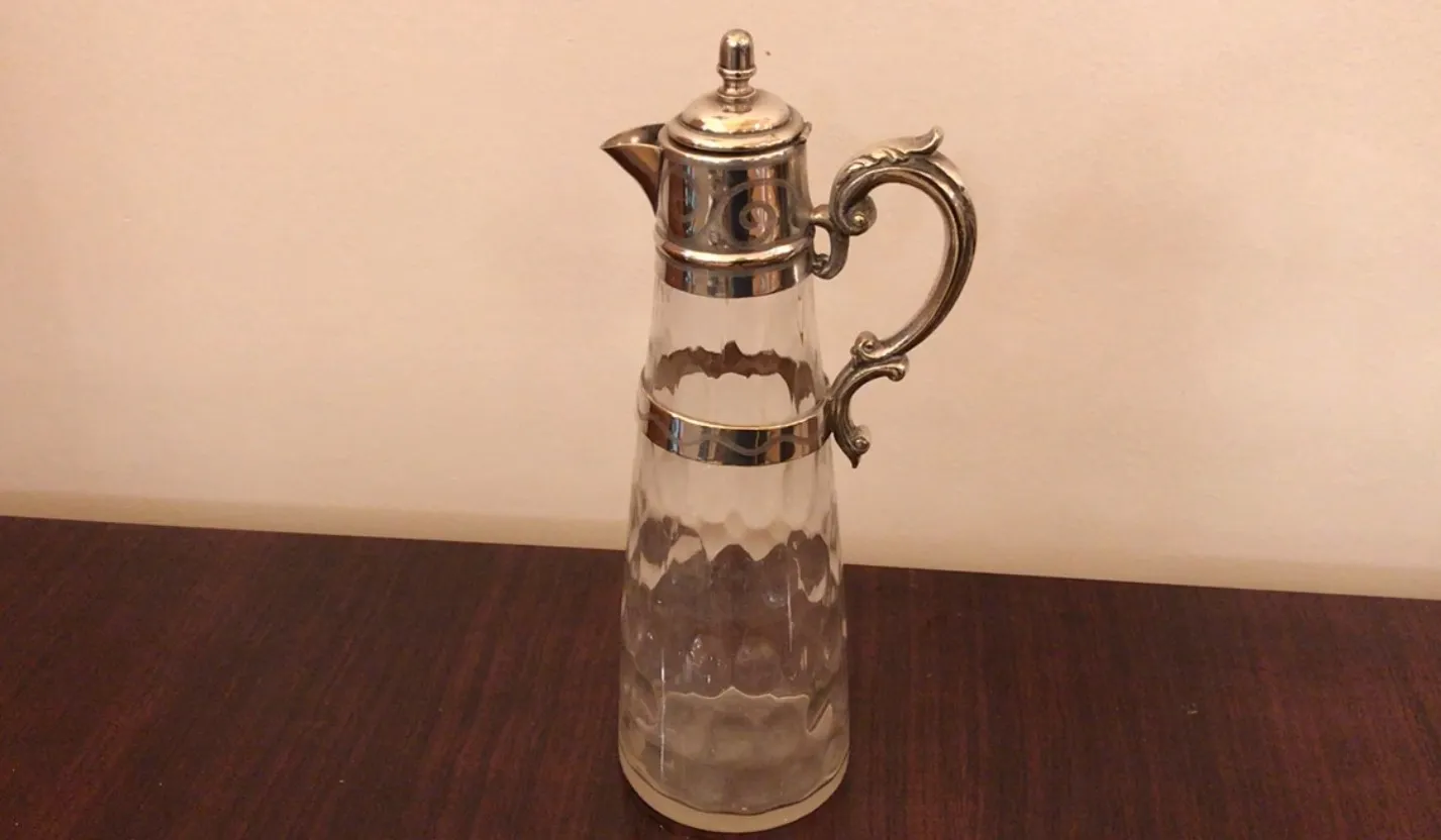 Jarra antigua de vidrio WMF con diseño elegante