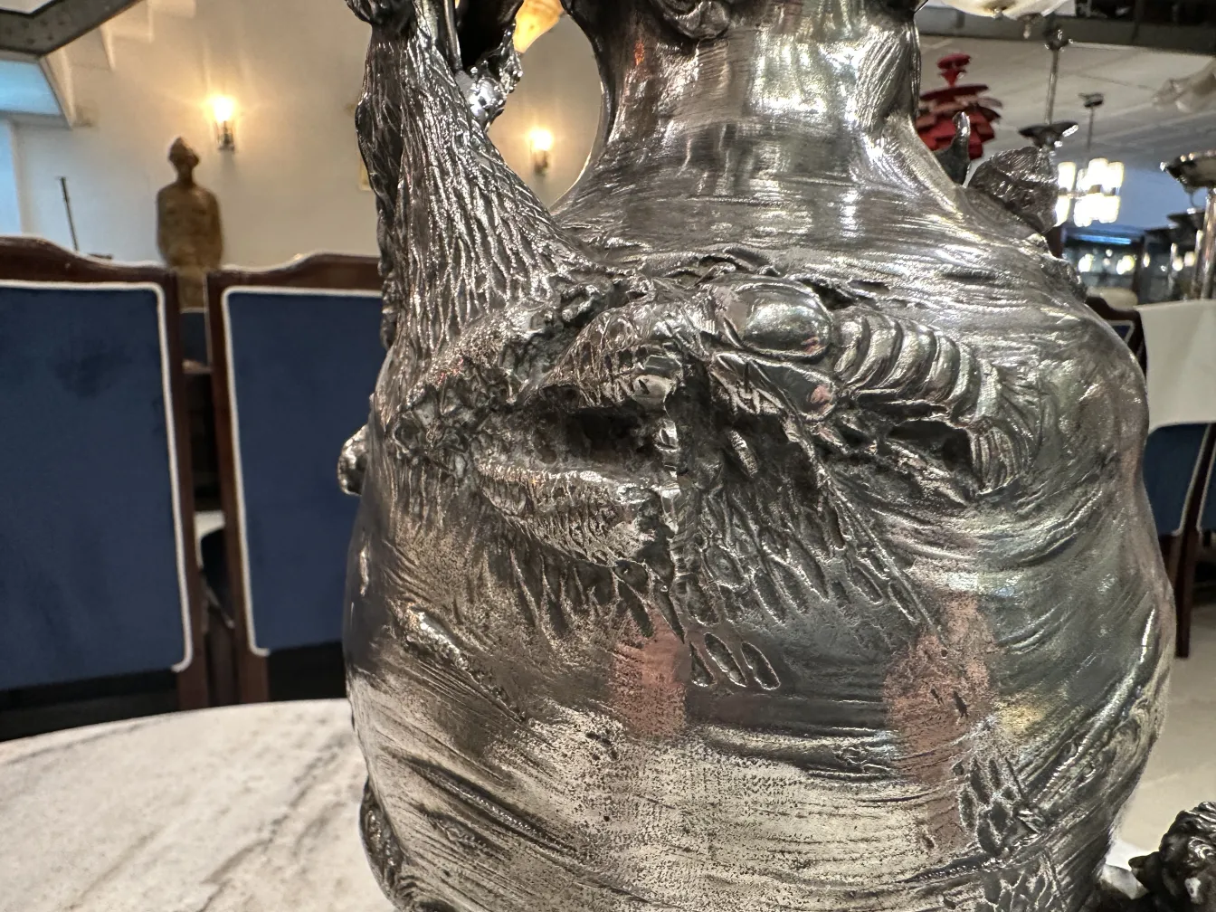 античный кувшин WMF с изогнутым дизайном и фигурой