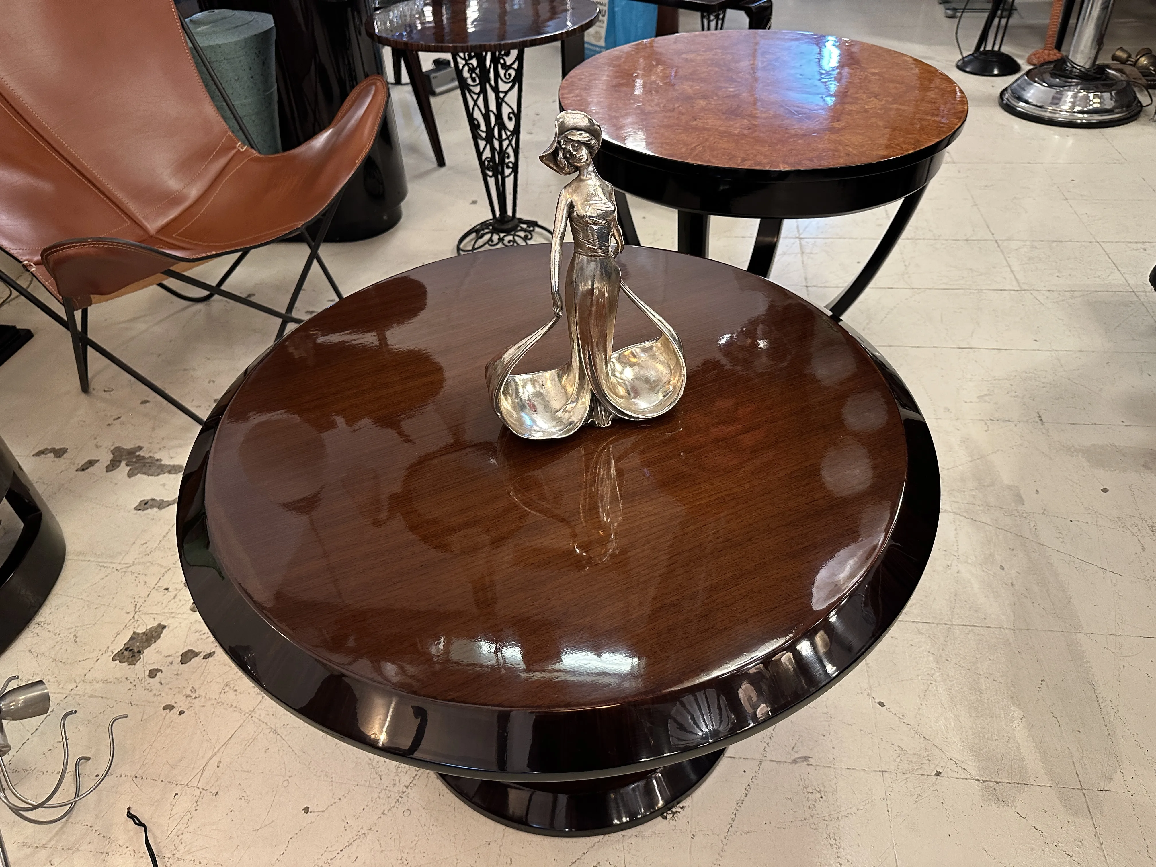 Antikes Kartenfach von L. Allion in stilvollem Ambiente