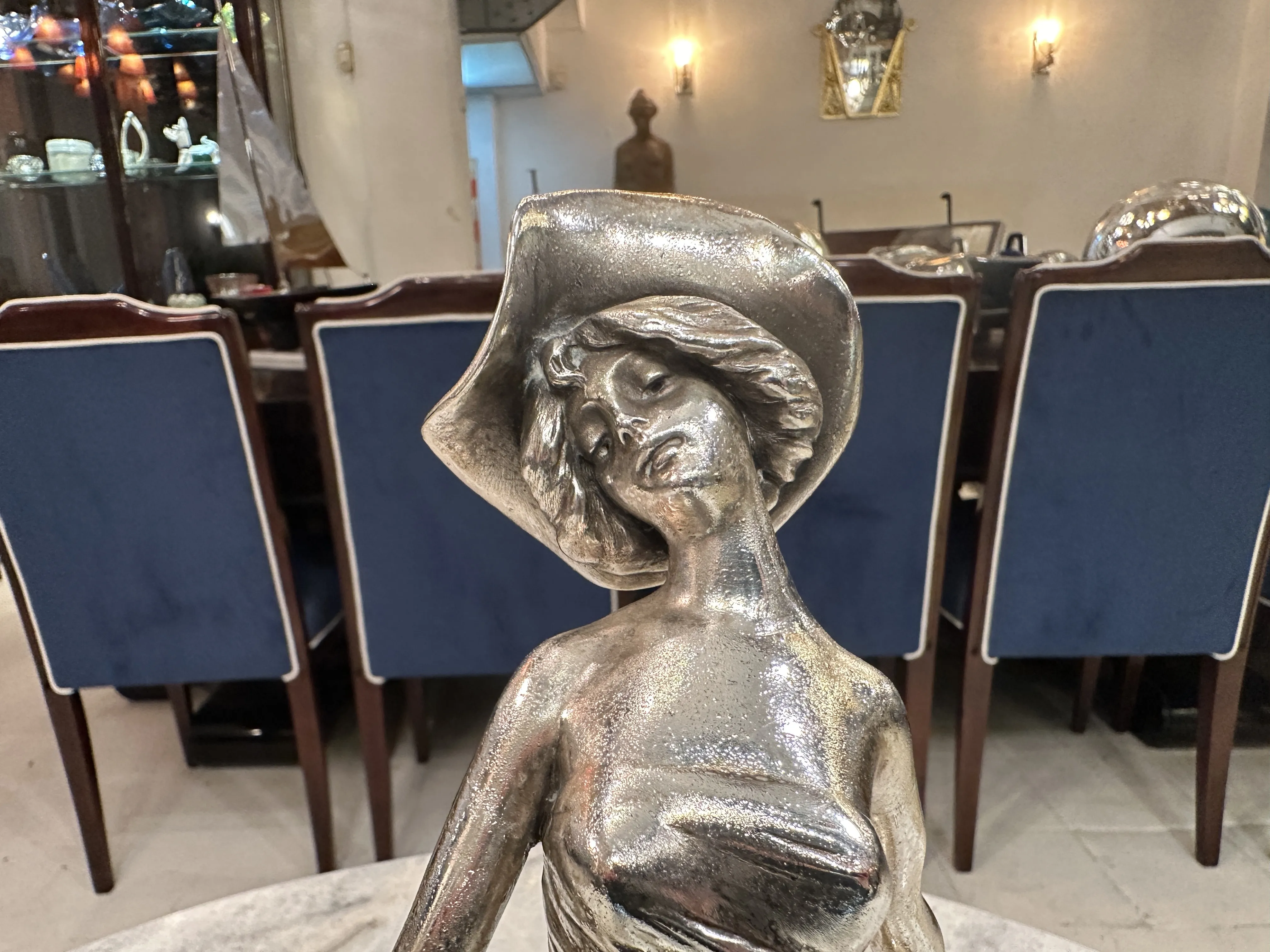 Plateaux de carte L. Allion avec figure décorative dans un arrière-plan élégant