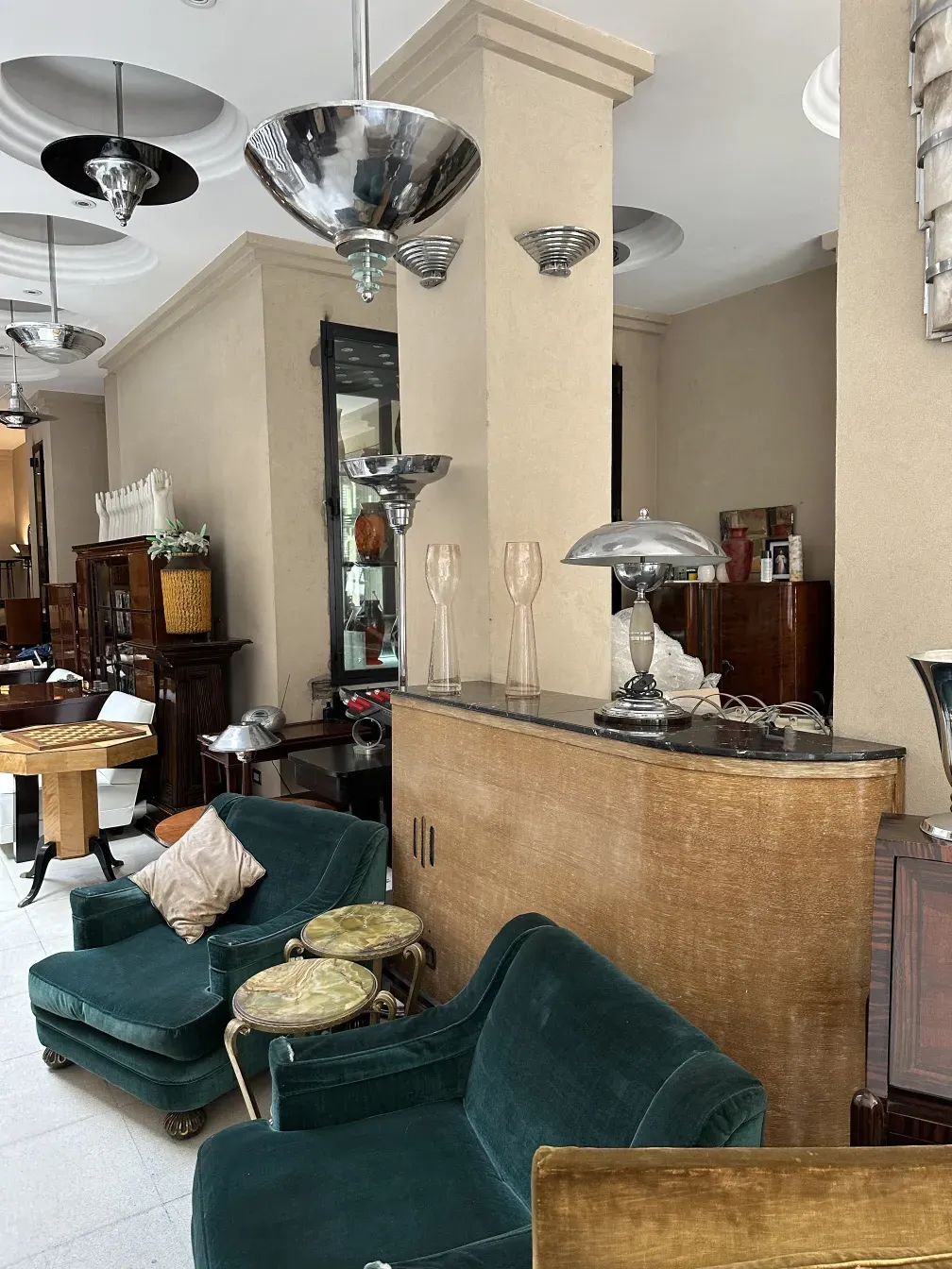 Antique Bar furniture with a classic design in an elegant setting