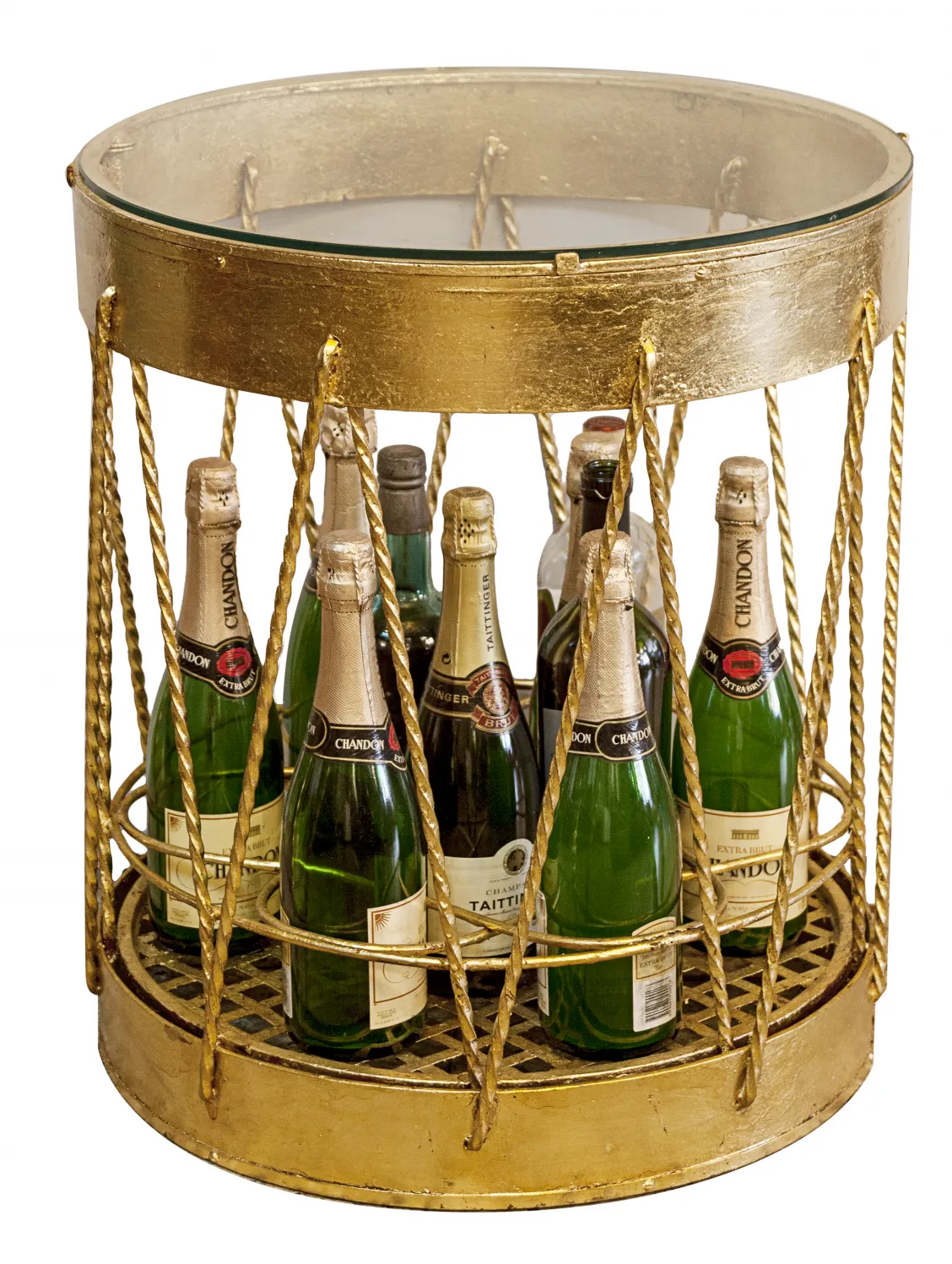 Meuble à cocktail ancien doré avec bouteilles de champagne.