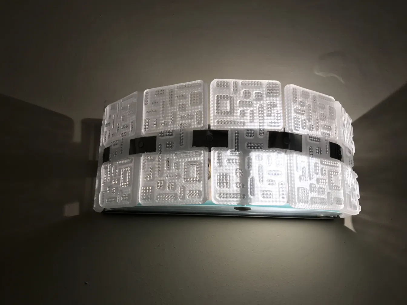 古董壁灯由orrefors制作，具有独特设计