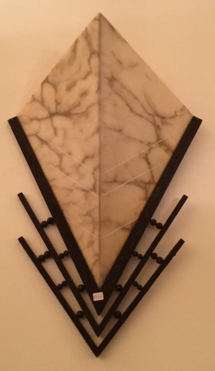 Elegante coppia di applique antiche con design unico