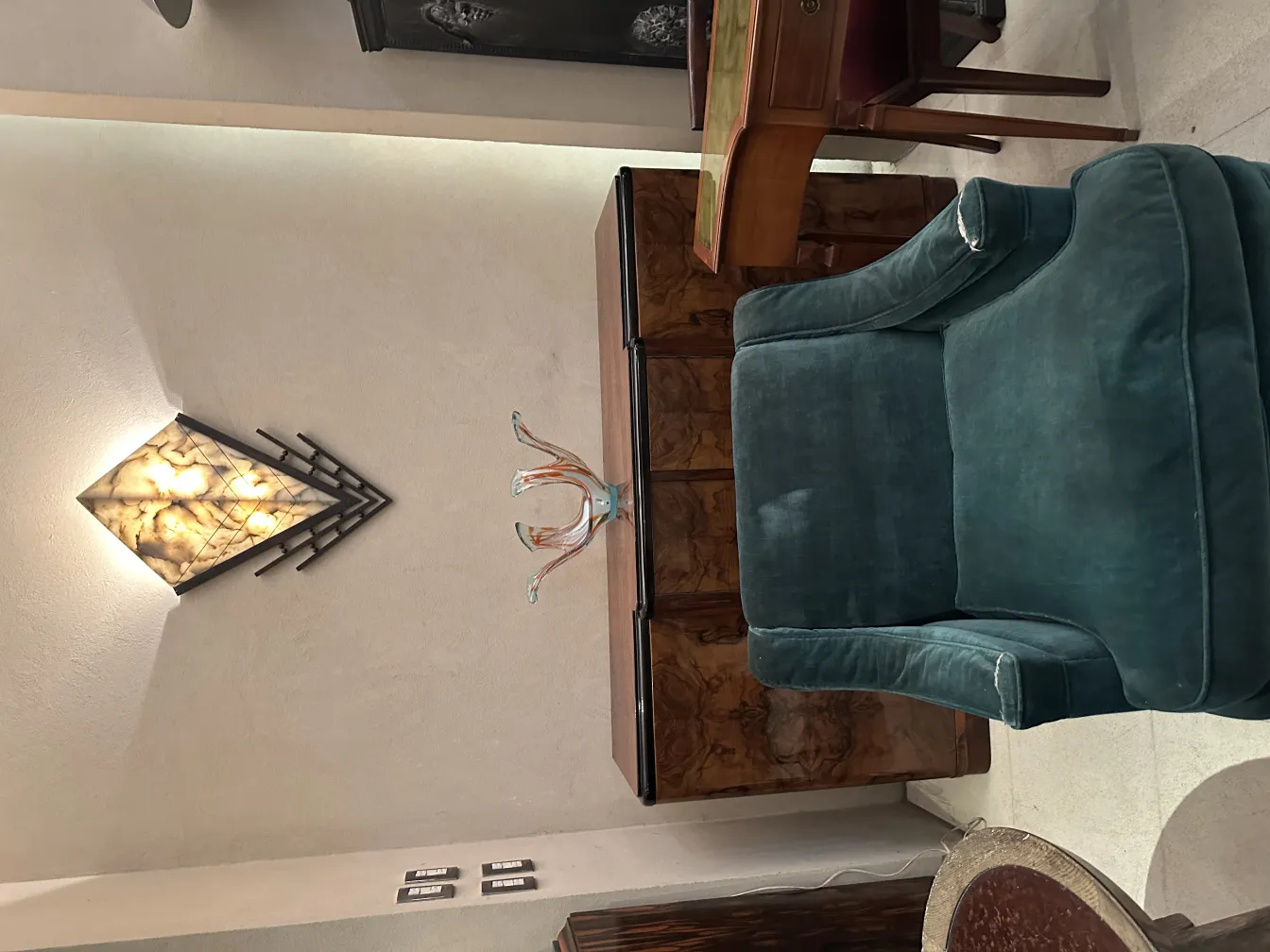 고전적인벽등-한-쌍, 따뜻한빛, 우아한디자인. 독특한윤곽.