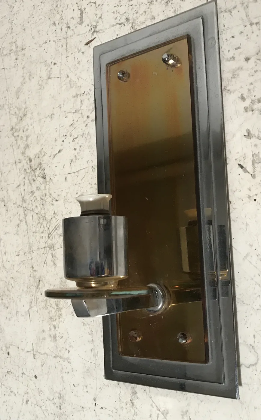 Set di applique antiche con design classico.