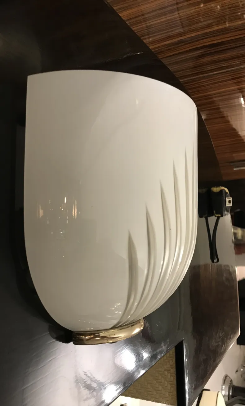 Par de apliques antiguos con diseño elegante, color blanco