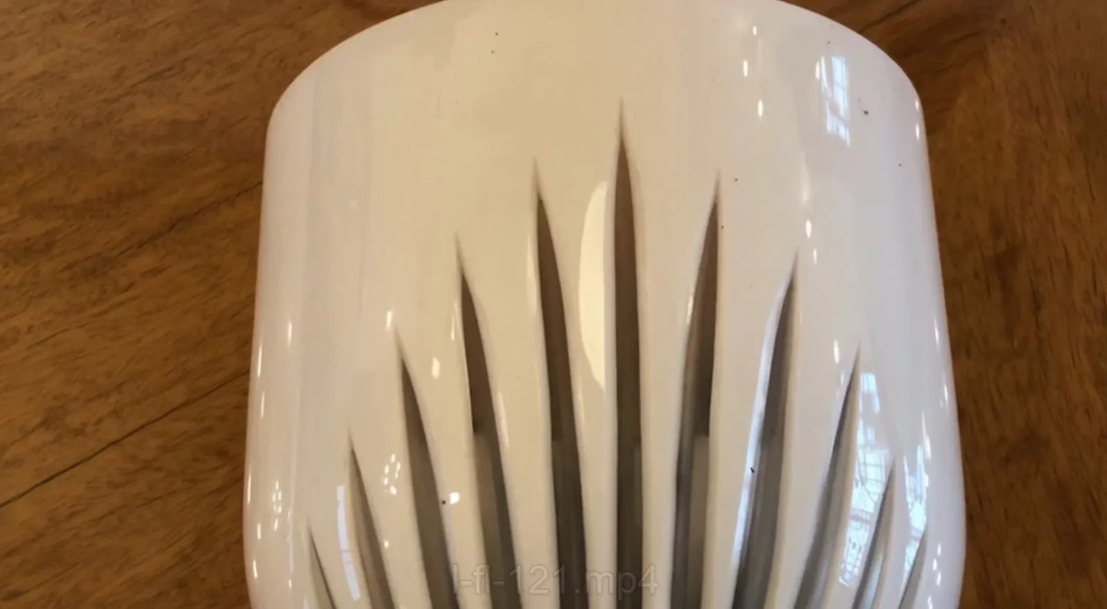 Paire d'appliques antiques avec un design élégant, couleur blanche, pour décoration intérieure.