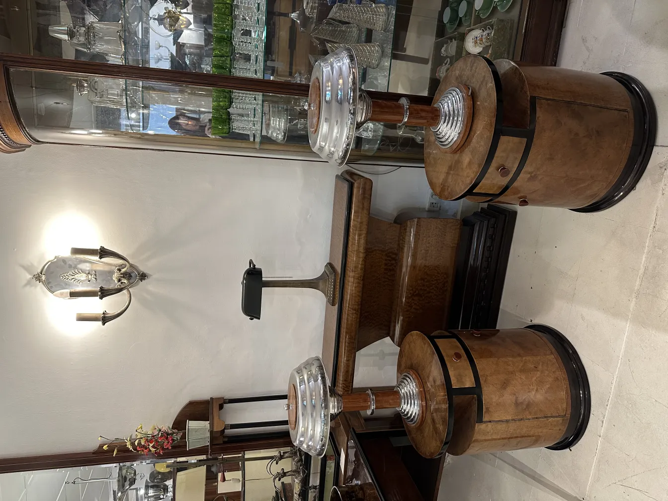 Coppia di applique antiche con design elegante