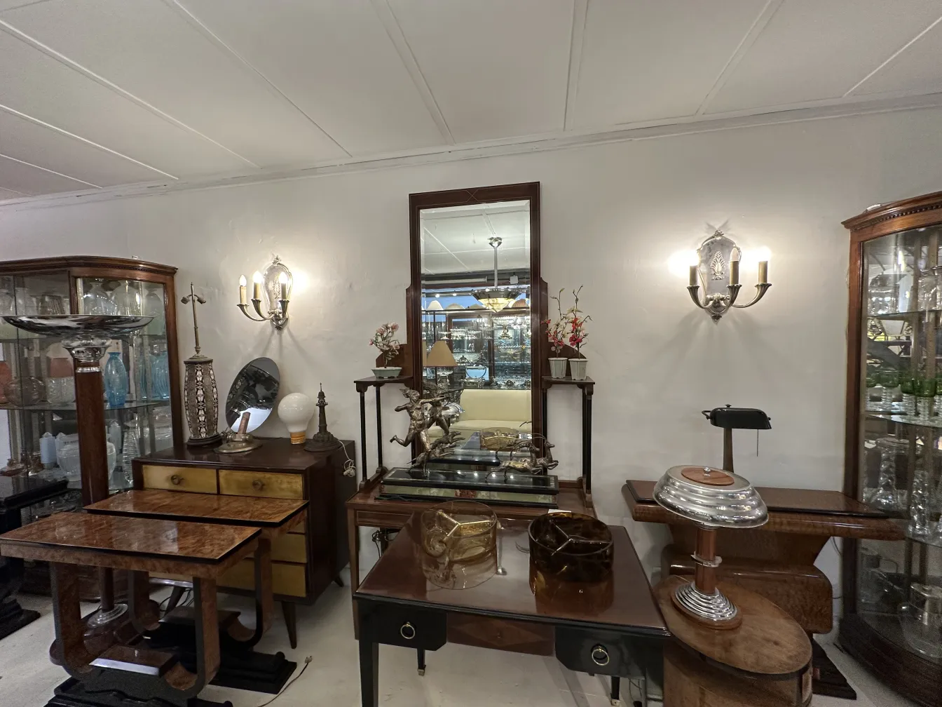 प्राचीन स्कोनस, क्लासिक डिज़ाइन, दीवार को रोशनी देना