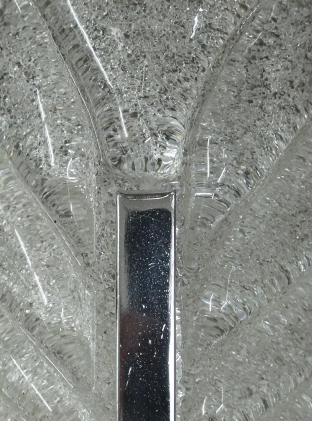 Coppia di applique antiche con design in vetro scultoreo