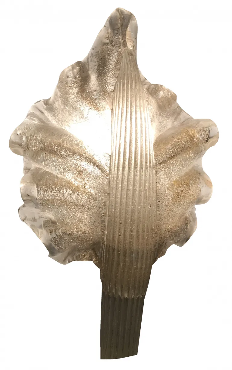 appliques anciens avec un design accrocheur, illuminant un environnement élégant.