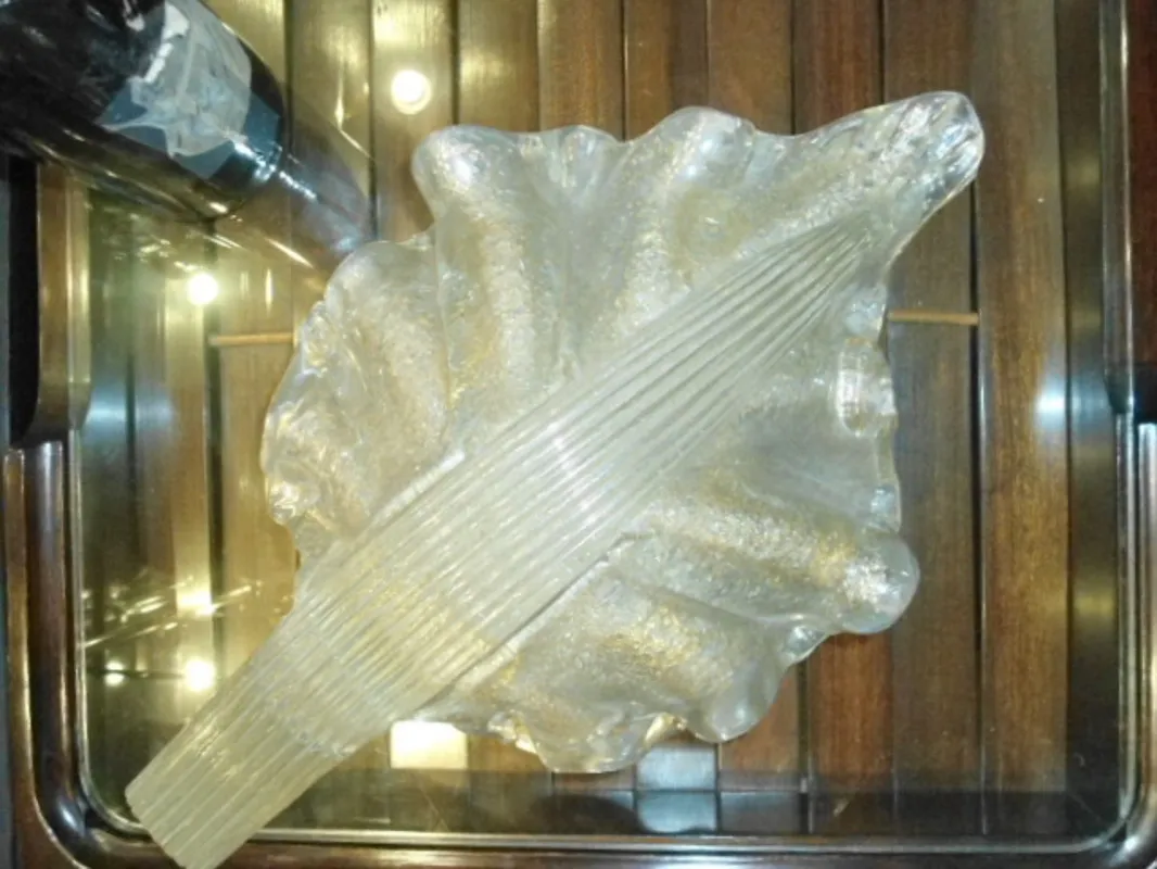 Applique antica traslucida in un ambiente caldo