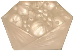 Par de apliques antiguos con diseño orgánico en forma hexagonal.