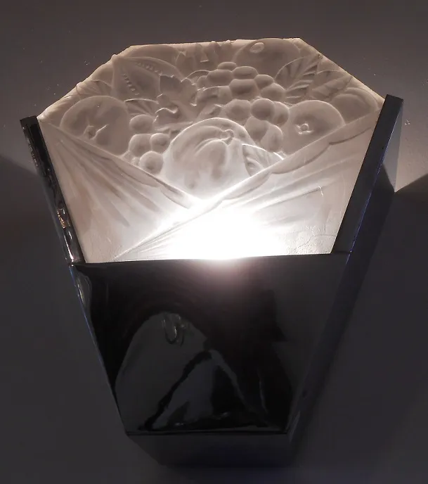 Par de luminárias antigas com design decorativo em cerâmica