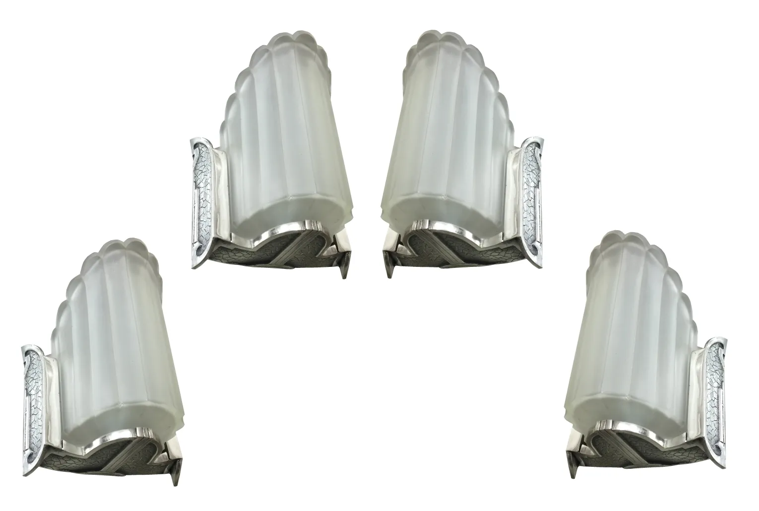 Par de luminárias antigas elegantes com design em metal e vidro