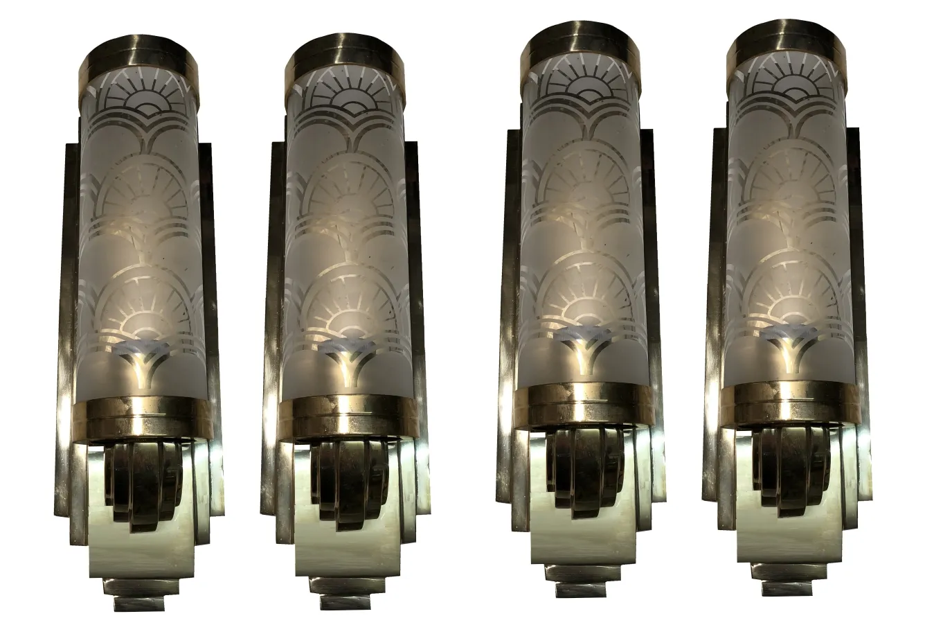 Par de luminárias de parede antigas com detalhes ornamentais