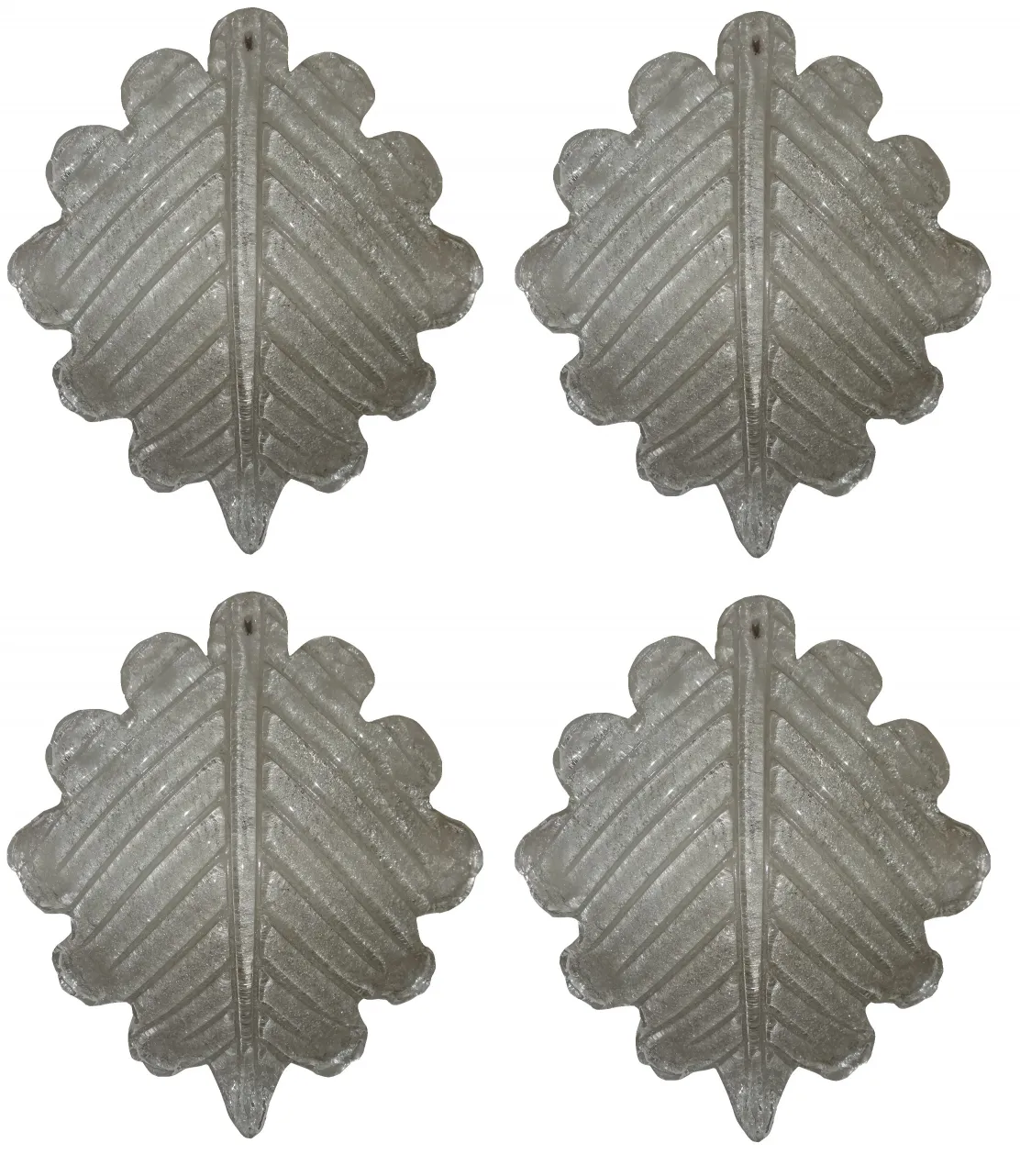 Applique antiche a forma di foglia, decorative ed eleganti. Atmosfera accogliente.