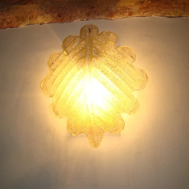 Ancienne paire d'appliques en forme de feuille avec lumière chaude