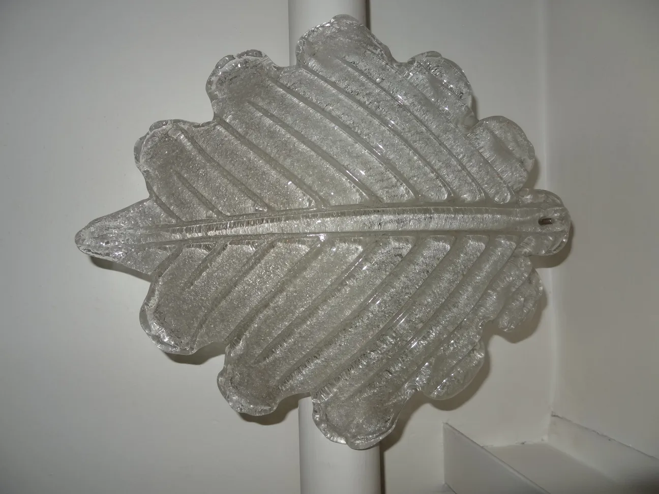 Applique antiche a forma di foglia, vetro trasparente, elementi decorativi.