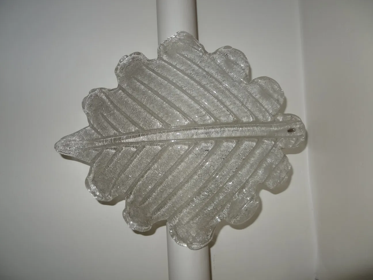 Paar antike Wandleuchter in Blattform, natürliche Atmosphäre