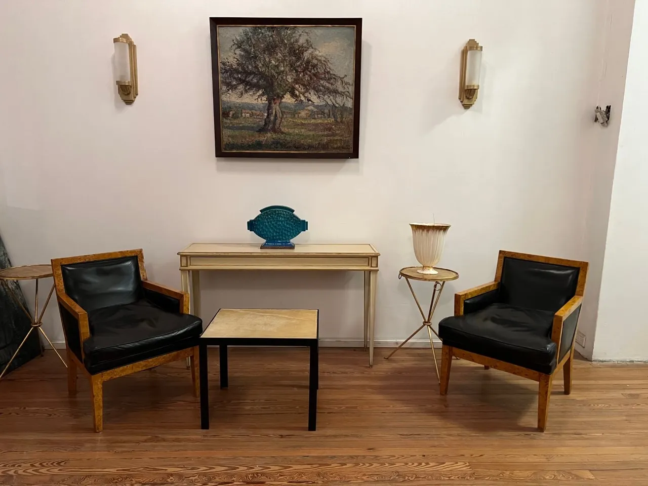 Apliques antigos em uma decoração de sala elegante