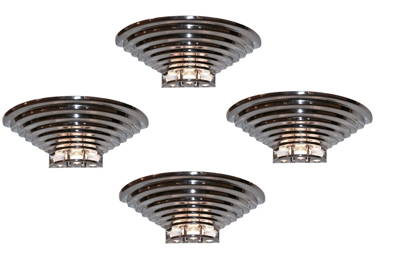 Par de luminárias de parede antigas com design elegante.