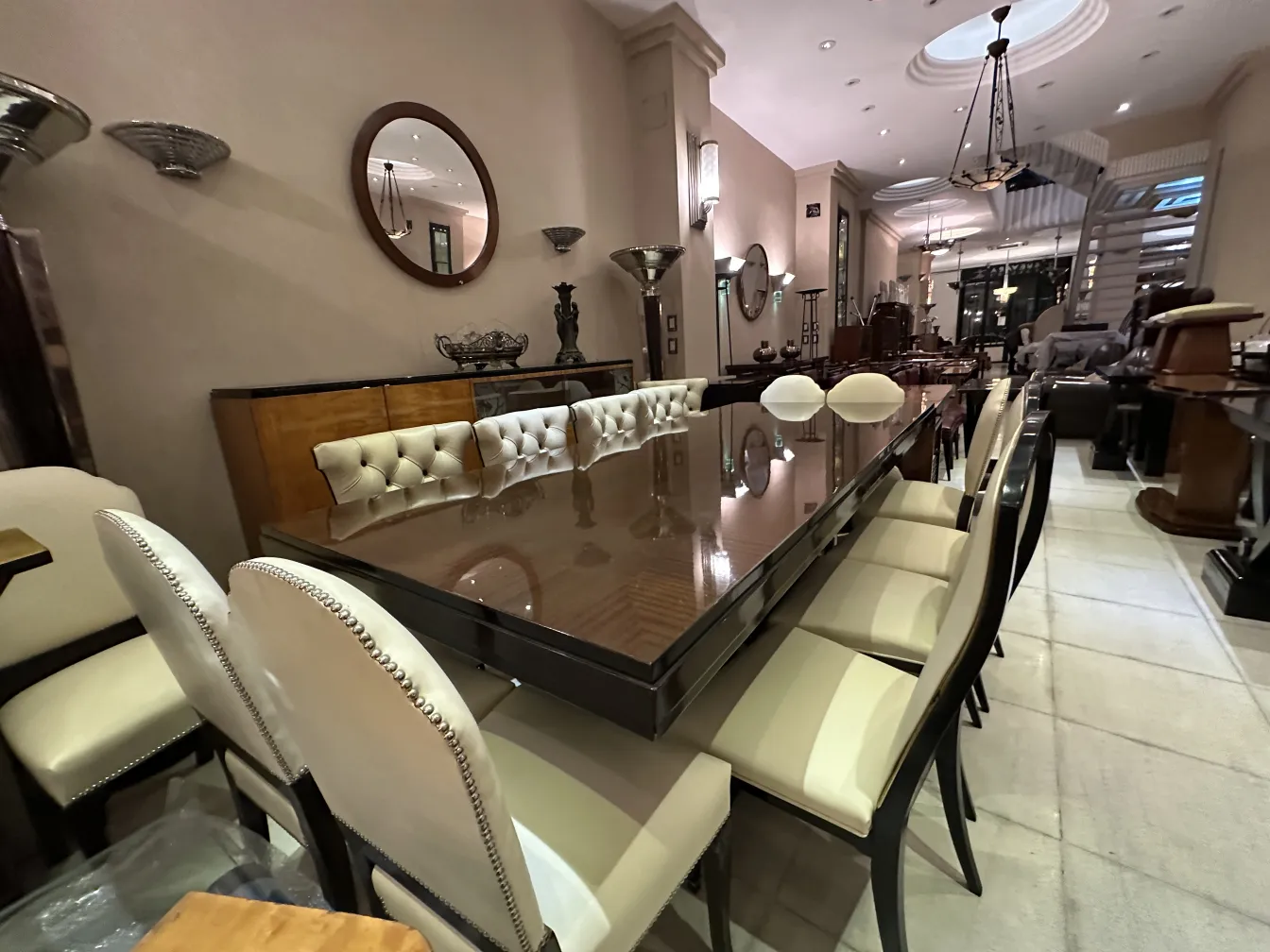 Coppia di applique antiche su parete, design elegante