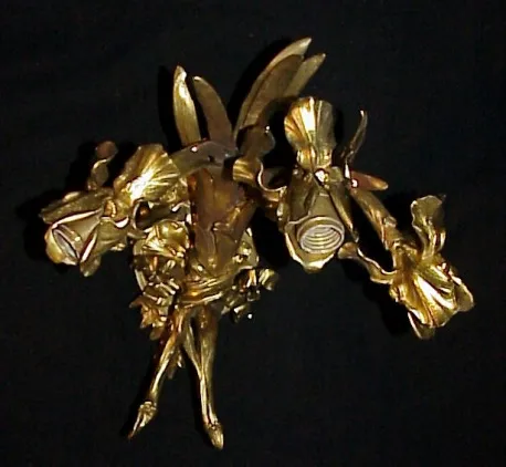 Antike Wandleuchter mit floralem Design in Gold