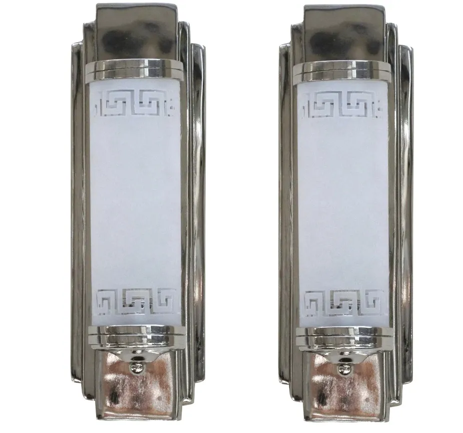 antigo par de luminárias com design elegante e luz suave