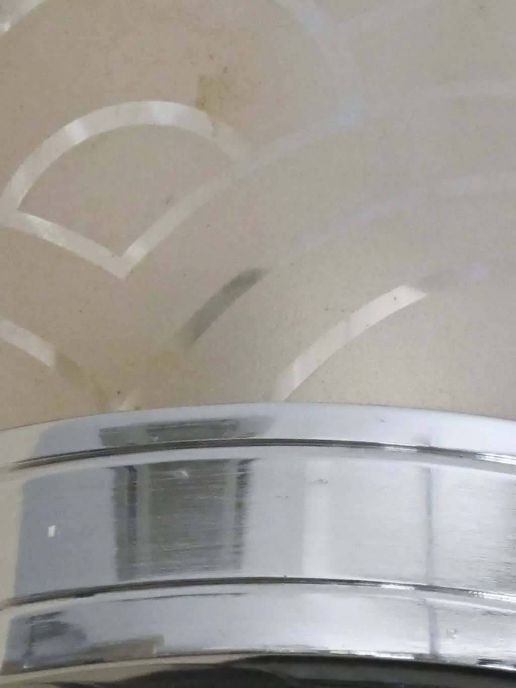 Applique antiche con disegni eleganti e dettagli raffinati.