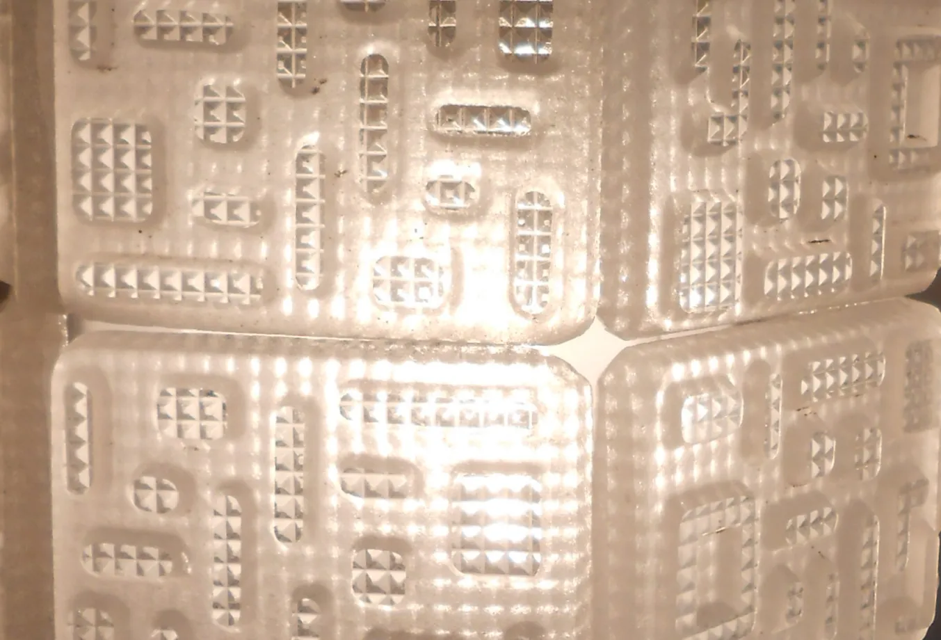 paire d'appliques antiques orrefors avec un design mural élégant.