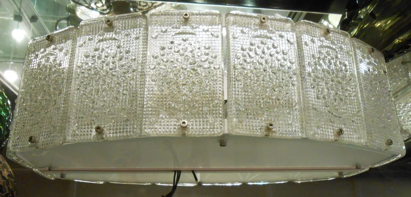 Paire d'appliques anciennes avec un design décoratif