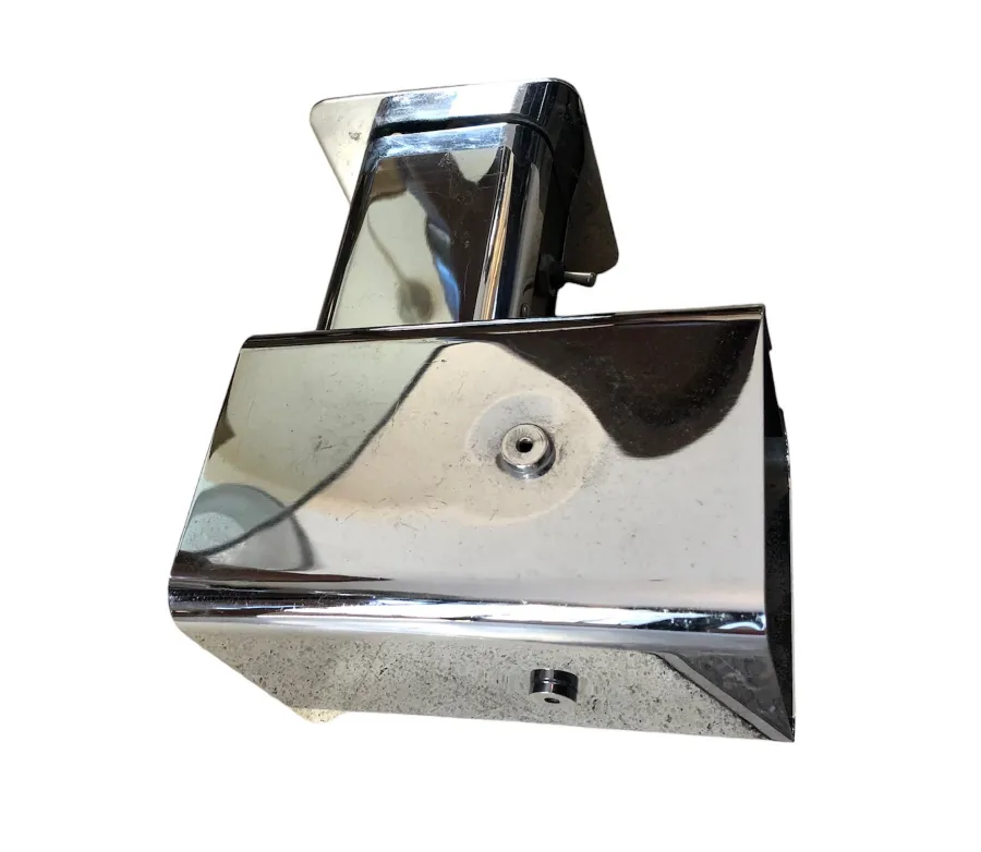 Applique antiche lucide con dettagli unici.