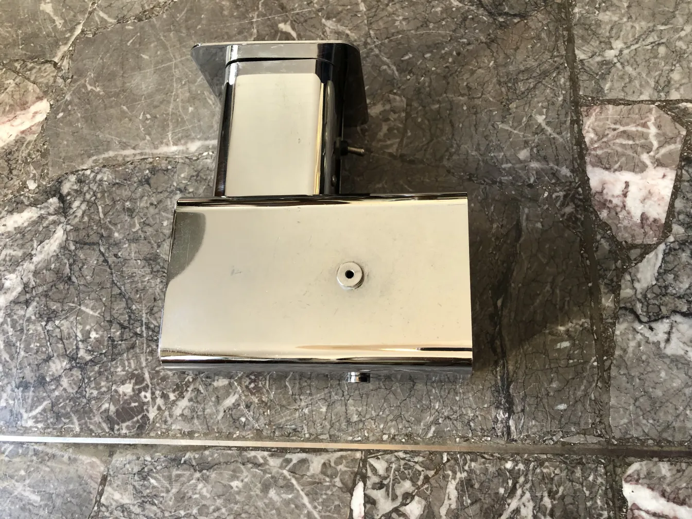 Apliques antiguos con diseño elegante, iluminando el ambiente.