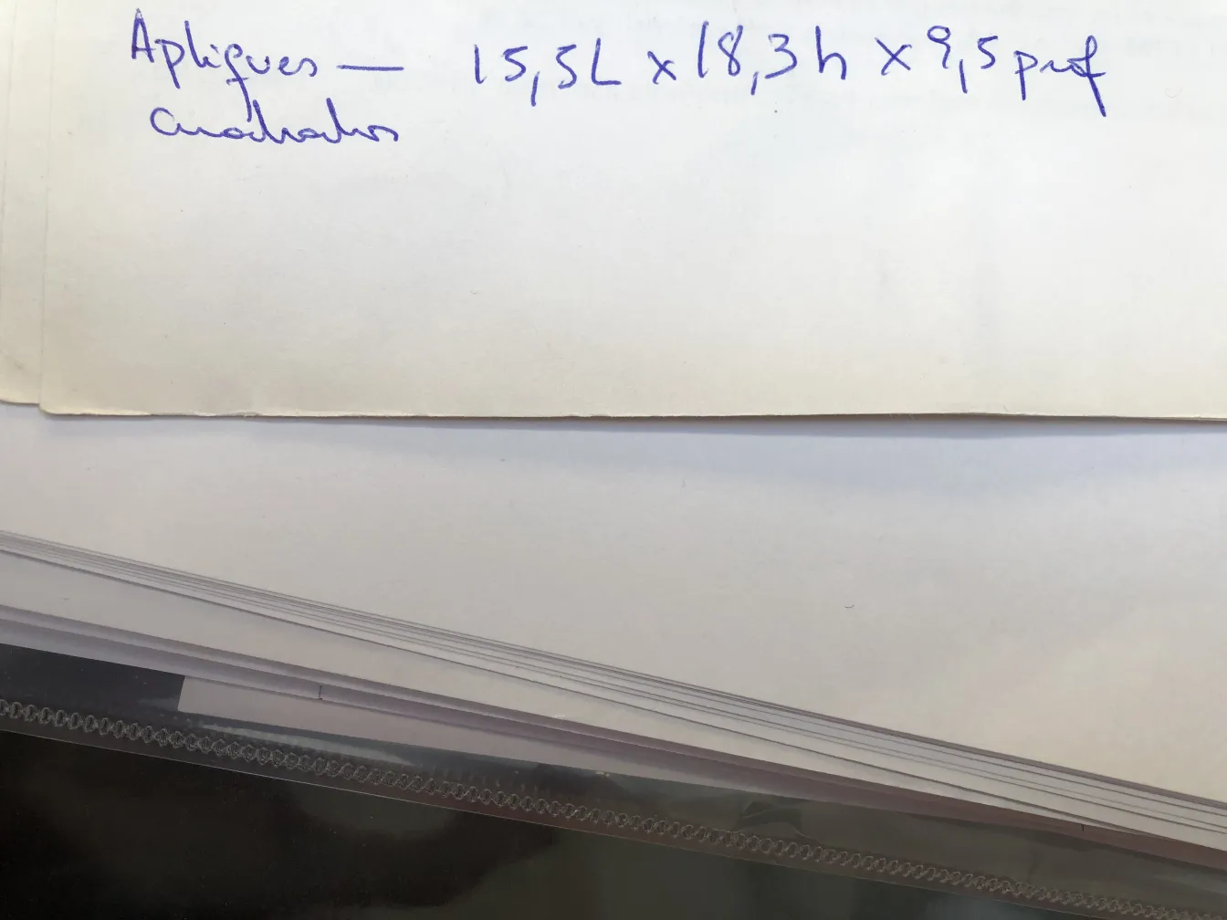 エレガントなデザインの古代金属ウォールランプ