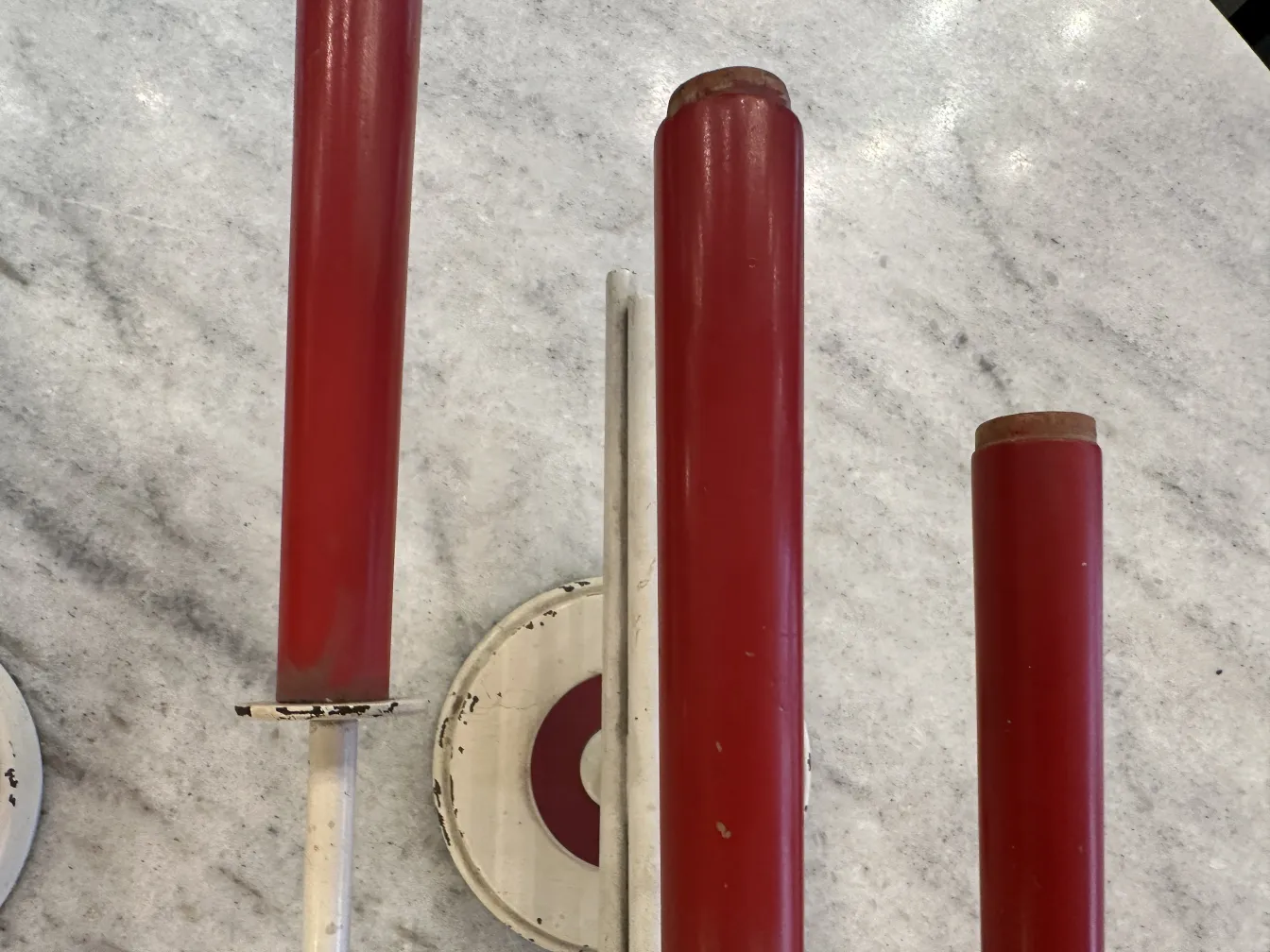 Paire d'appliques anciennes avec un design élégant.