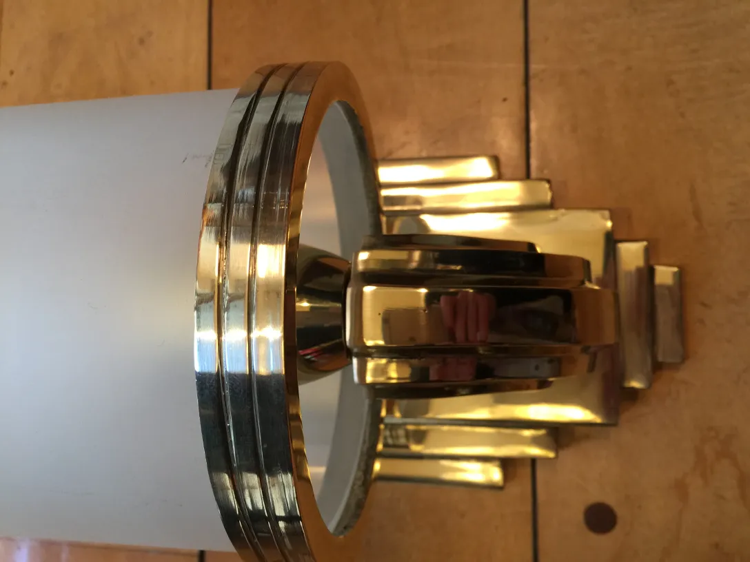 antike Wandleuchter mit elegantem goldenen Design, sanftes Licht