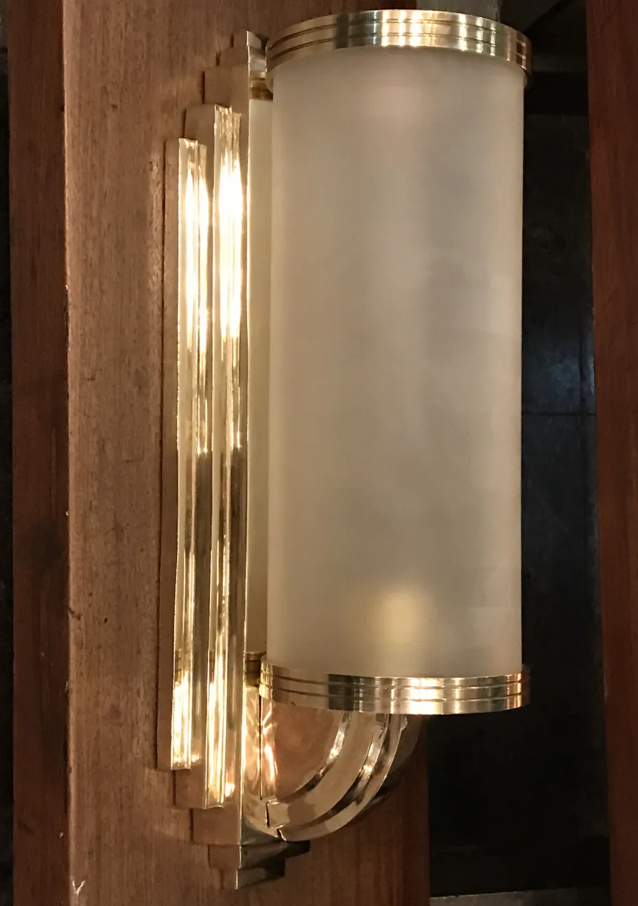 Elegante applique antica con paralume satinato