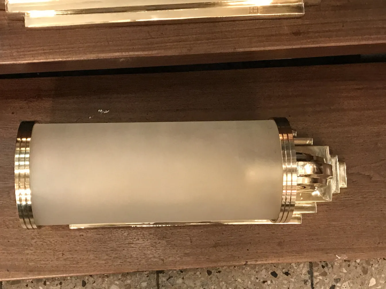 优雅形状的一对古典壁灯