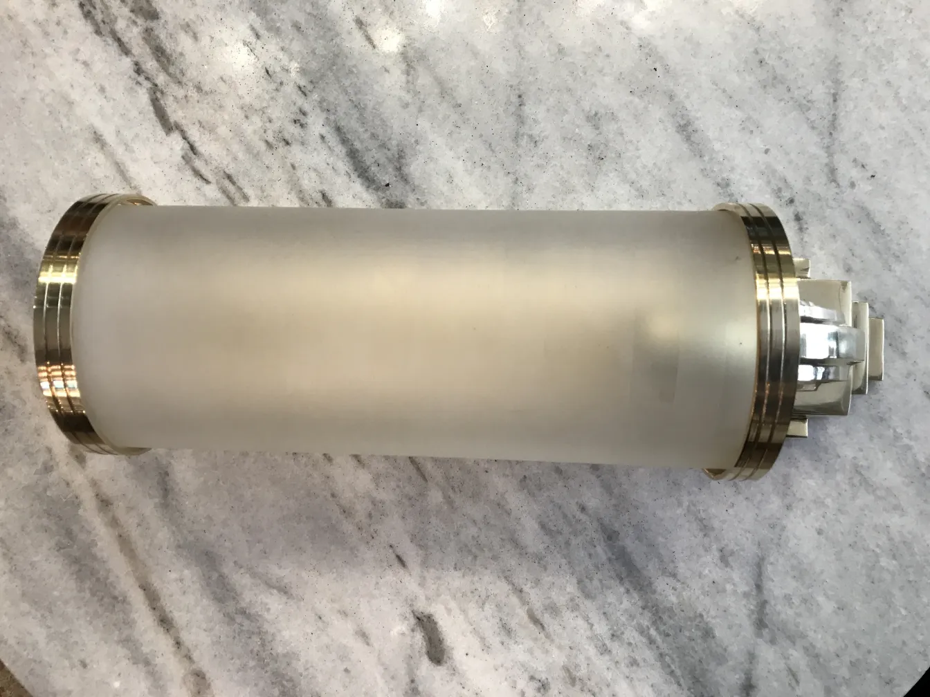 Античные бра с золотыми металлическими элементами и матовым стеклом