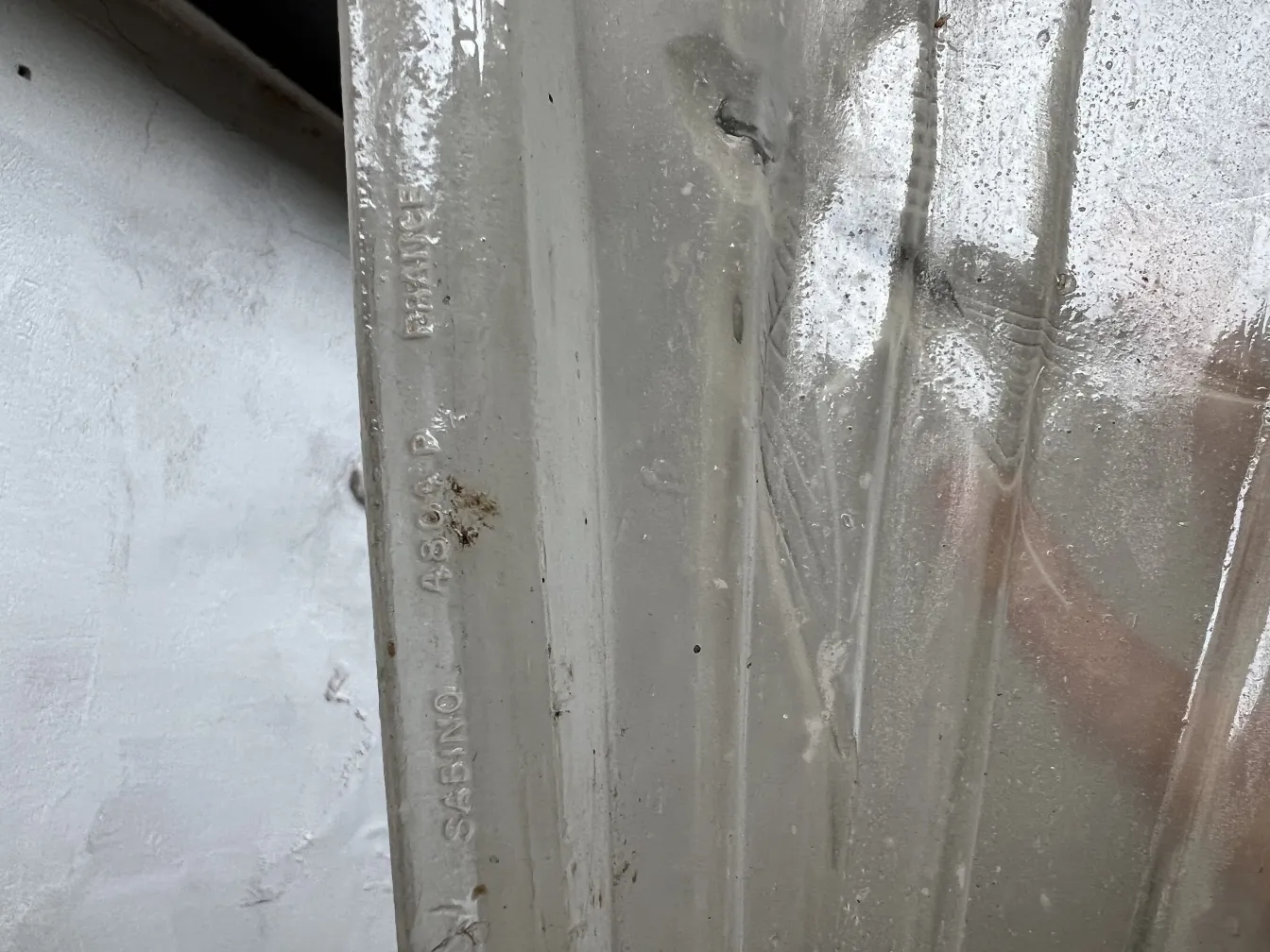 Antike Wandleuchter mit einzigartigem Design an der Wand