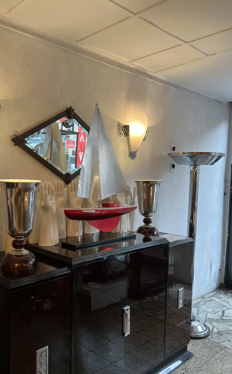 सुंदर दीवार सजाने के लिए प्राचीन स्कोनस