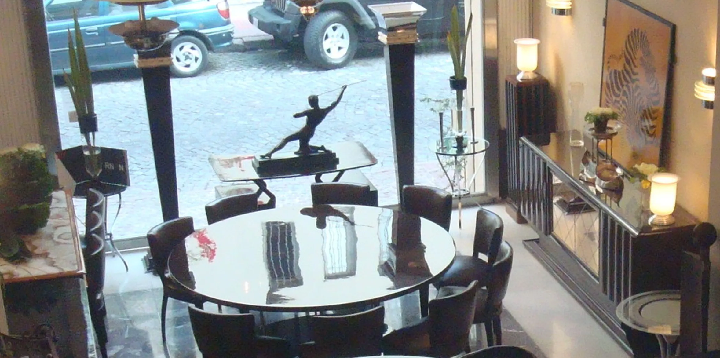 pares de apliques antigos em ambiente decorativo