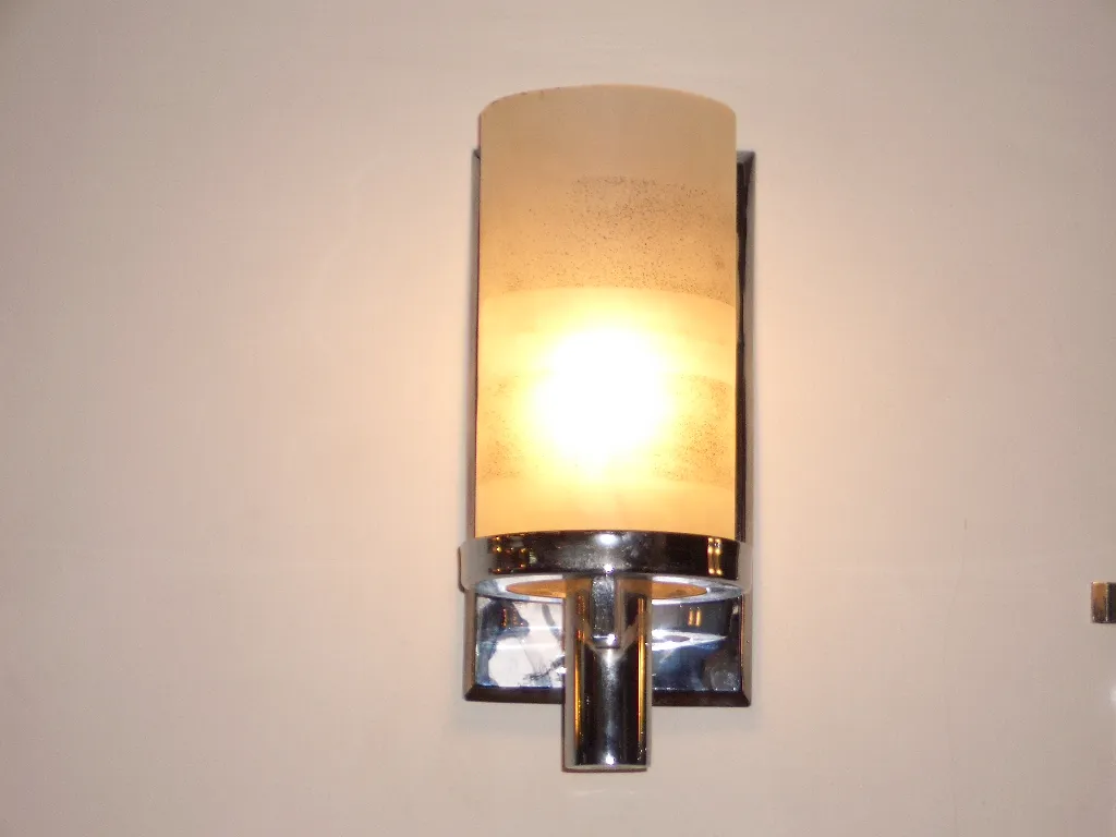 aplique murale antica con luce morbida e design elegante, offre un'illuminazione calda