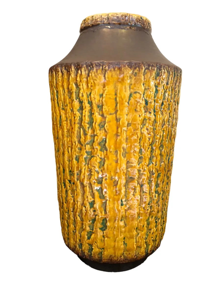 Gara antico in ceramica con texture gialla e verde