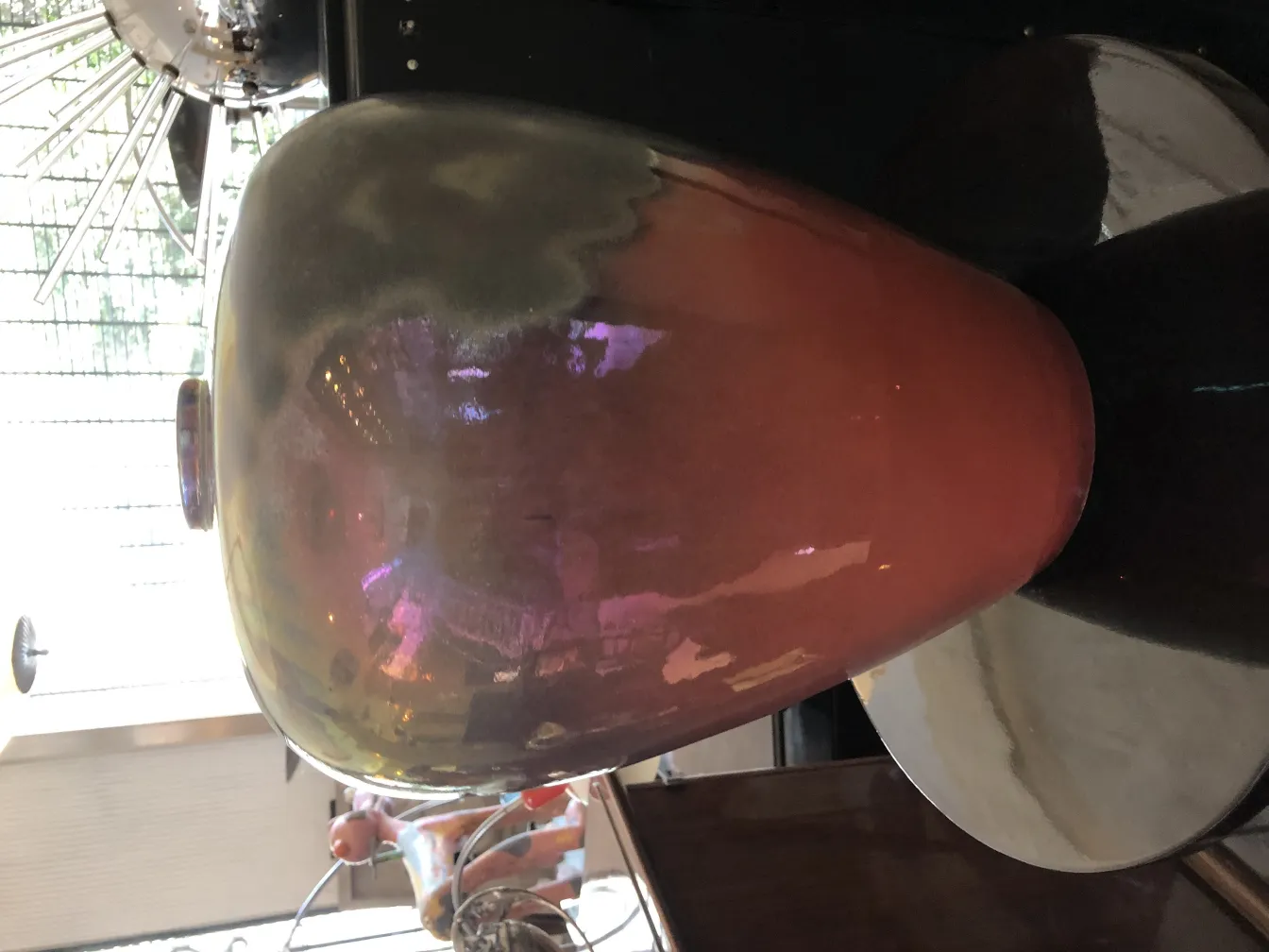 Vaso in ceramica antica in tonalità di rosa e verde, decorativo