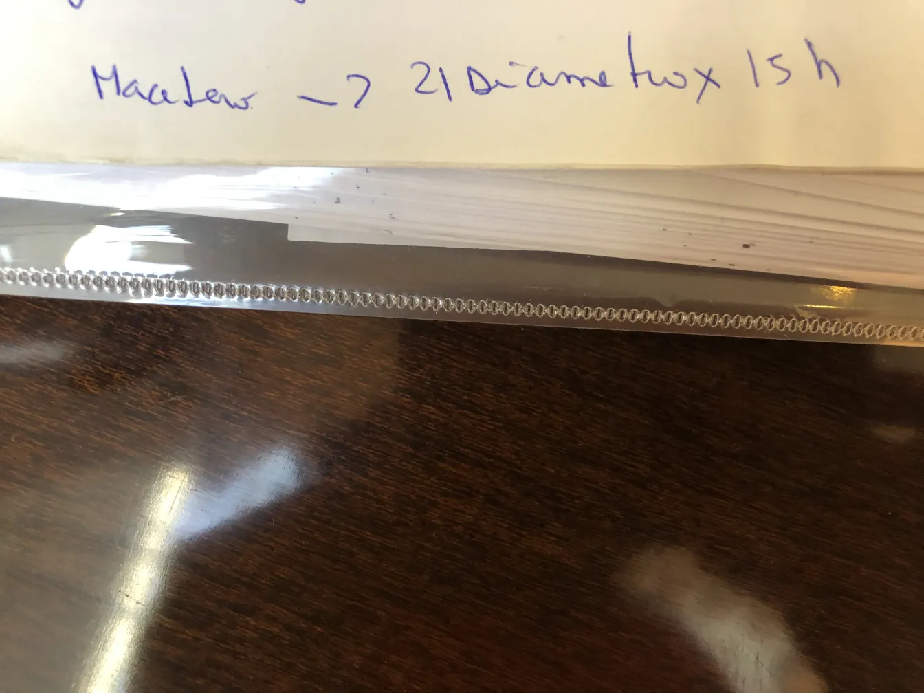 古い手作りの陶器、詳細な装飾が施されています。