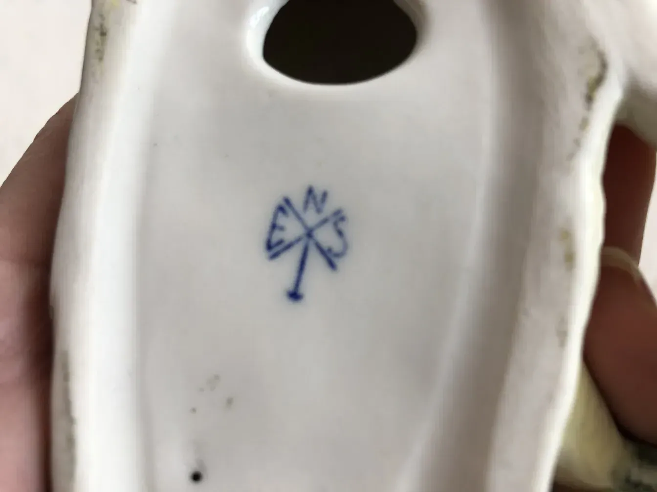 कार्ल-एन्स की प्राचीन मिट्टी के पात्र का अनूठा डिज़ाइन।