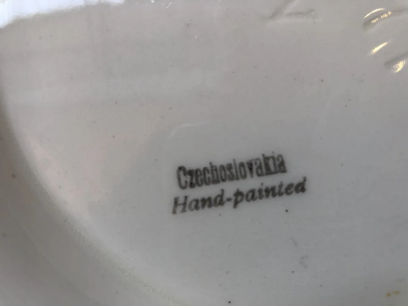 Cerámica antigua con diseño artesanal, Cechoslovakia en la base.